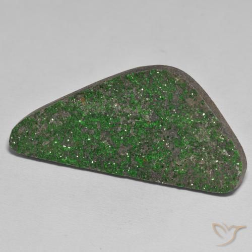 Granate Uvarovita Druzy Verde oscuro natural de 58.67 ct, Elegante, Opaco