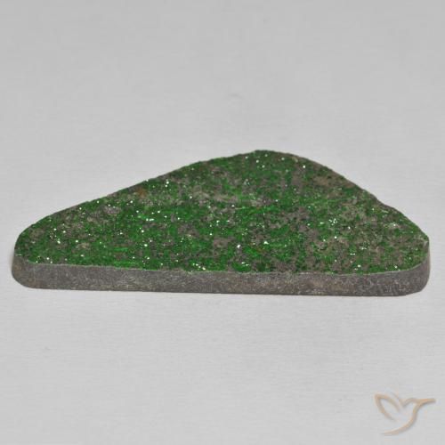 Granate Uvarovita Druzy Verde oscuro natural de 58.67 ct, Elegante, Opaco