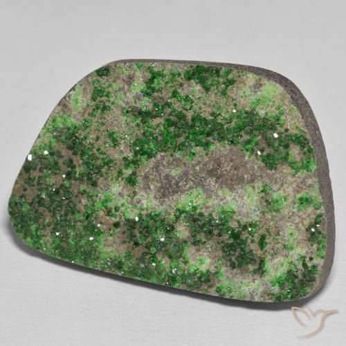 Granate Uvarovita Druzy Verde pino natural de 78.55 ct, Elegante, Opaco