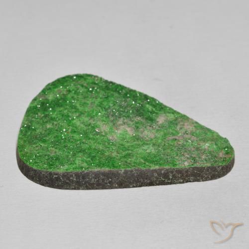 Granate Uvarovita Druzy Verde lima natural de 55.63 ct, Trillón, Opaco