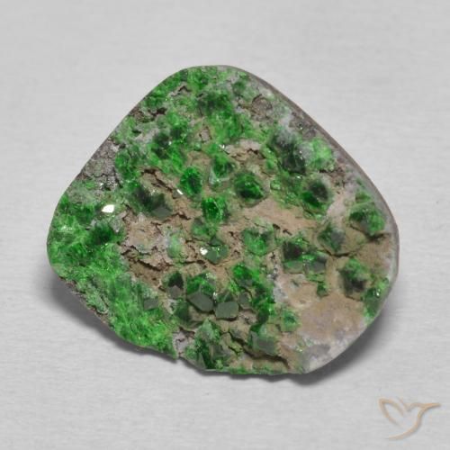 Granate Uvarovita Druzy Verde oscuro natural de 12.73 ct, Elegante, Opaco