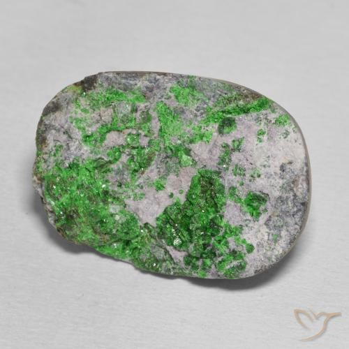 Granate Uvarovita Druzy Verde lima natural de 24.70 ct, Ovalada, Opaco