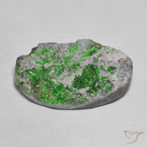 Granate Uvarovita Druzy Verde lima natural de 24.70 ct, Ovalada, Opaco