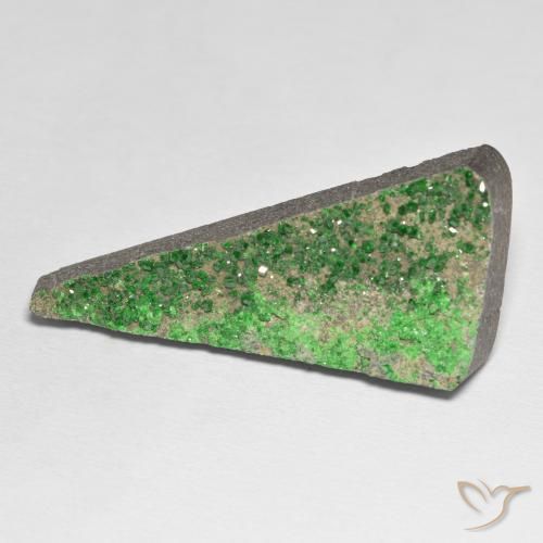 Granate Uvarovita Druzy Verde natural de 51.09 ct, Elegante, Opaco