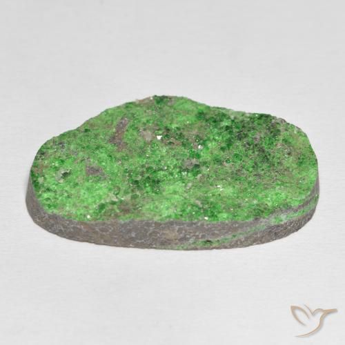 Granate Uvarovita Druzy Verde medio natural de 48.09 ct, Elegante, Opaco
