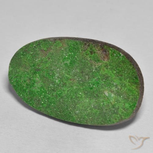 Granate Uvarovita Druzy Verde natural de 50.46 ct, Ovalada, Opaco