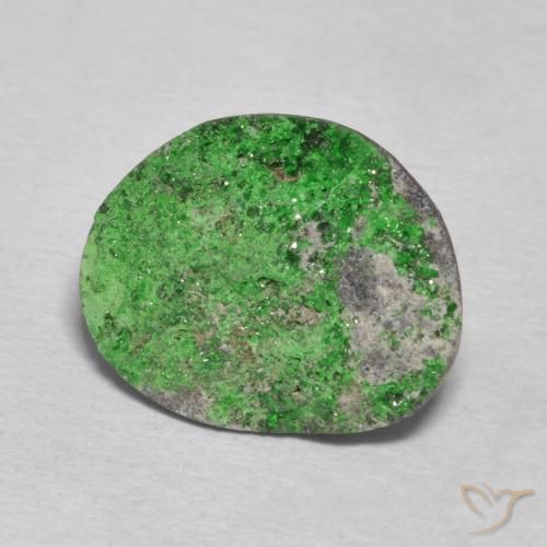 Granate Uvarovita Druzy Verde medio natural de 9.94 ct, Elegante, Opaco