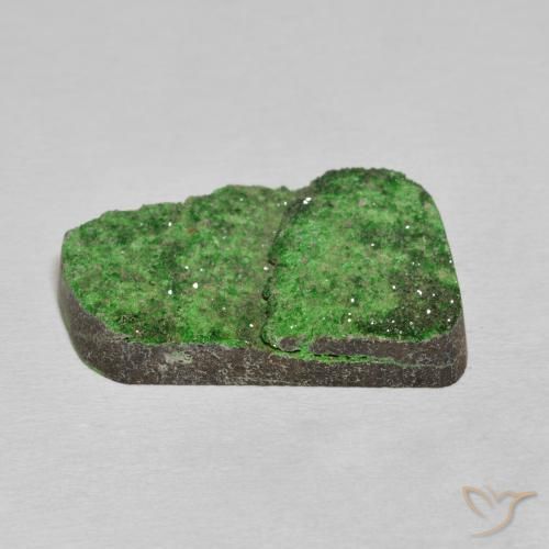 Granate Uvarovita Druzy Verde pino natural de 37.20 ct, Elegante, Opaco