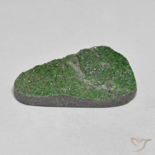 Granate Uvarovita Druzy Verde pino pálido natural de 31.31 ct, Elegante, Opaco