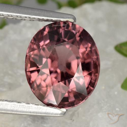 Circón Rojo oscuro natural de 2.94 ct, Ovalada, VVS-VS