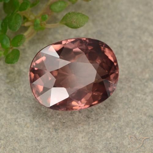 Circón Rojo oscuro natural de 3.51 ct, Ovalada, VVS-VS