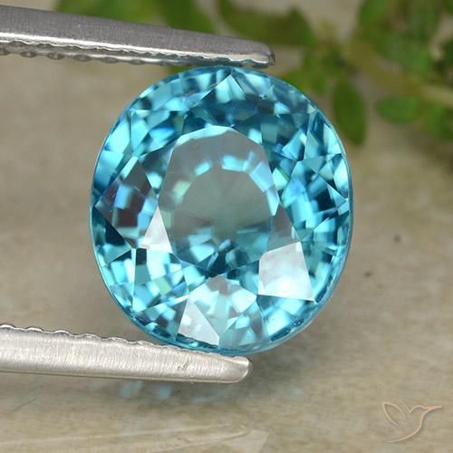Circón Azul medio natural de 5.36 ct, Ovalada, VVS