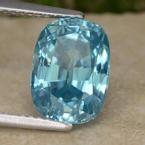 Circón Azul medio natural de 6.38 ct, Ovalada, VVS