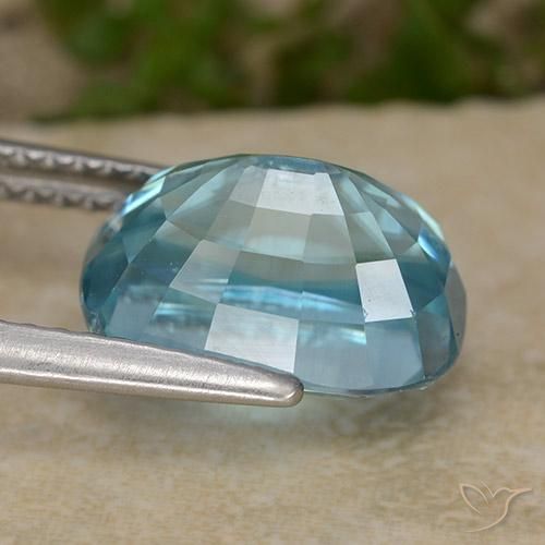 Circón Azul medio natural de 6.38 ct, Ovalada, VVS